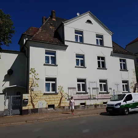 Am Stadtrand 3*